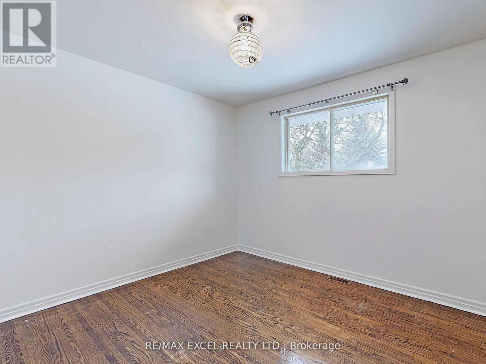 195 Parkview Crescent, Newmarket, Ontario  L3Y 2C9 - Photo 10 - N12786258