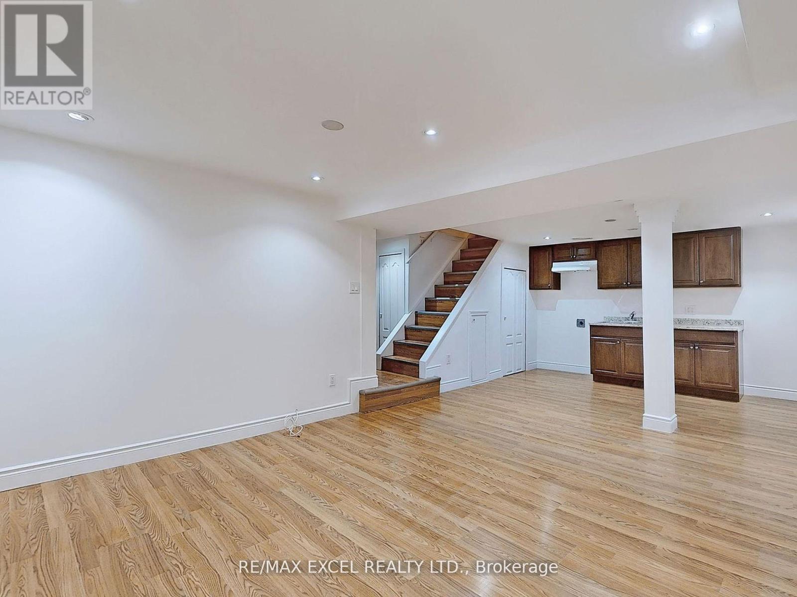 195 Parkview Crescent, Newmarket, Ontario  L3Y 2C9 - Photo 11 - N12786258