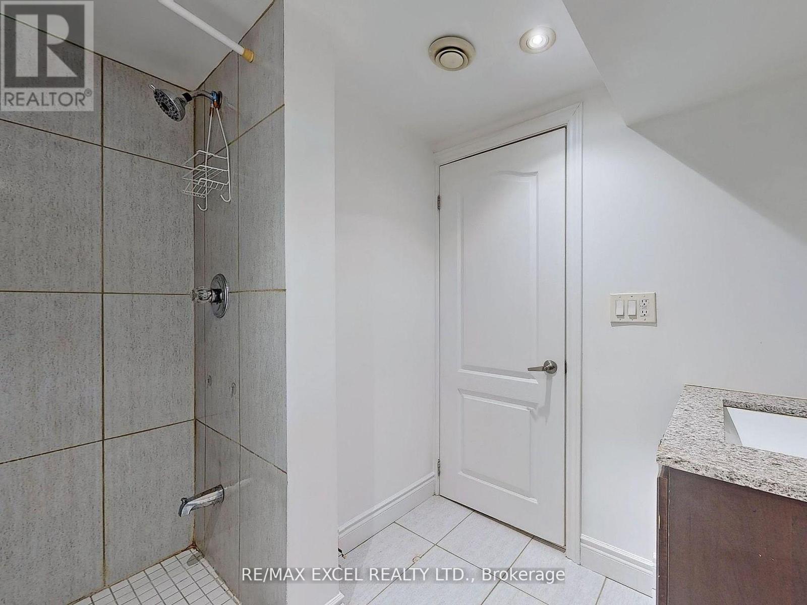 195 Parkview Crescent, Newmarket, Ontario  L3Y 2C9 - Photo 14 - N12786258