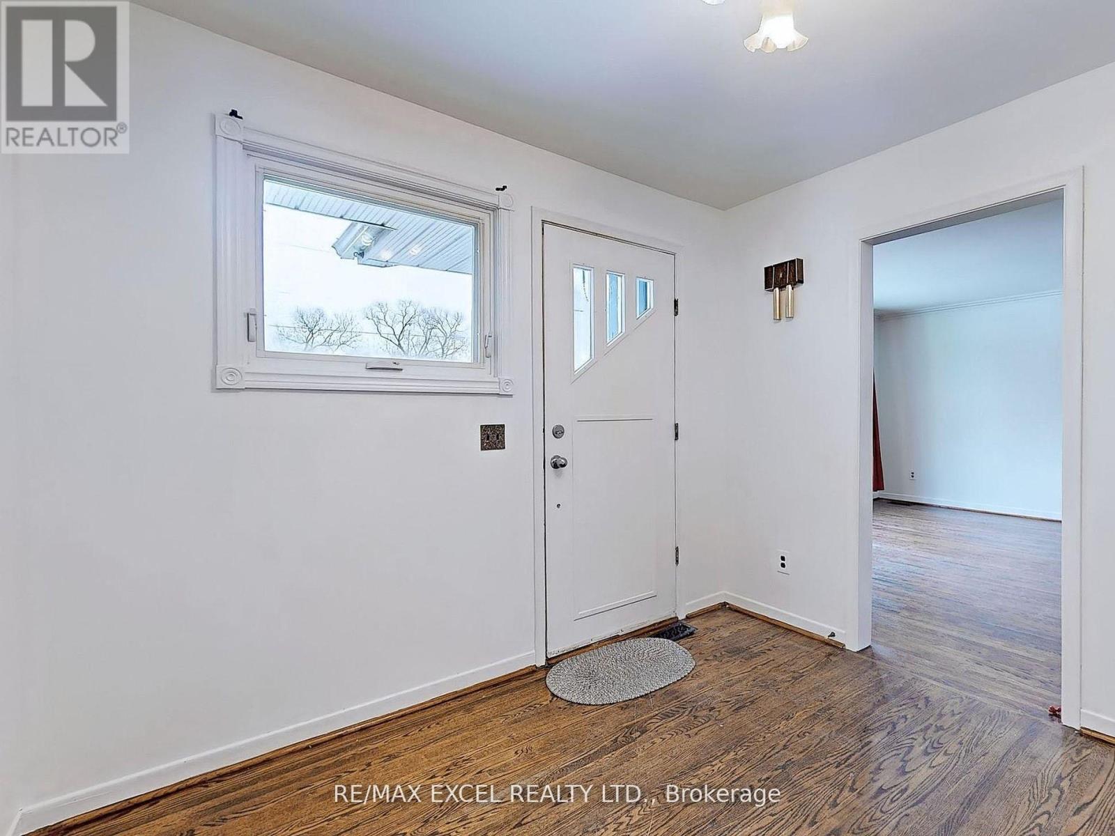 195 Parkview Crescent, Newmarket, Ontario  L3Y 2C9 - Photo 2 - N12786258