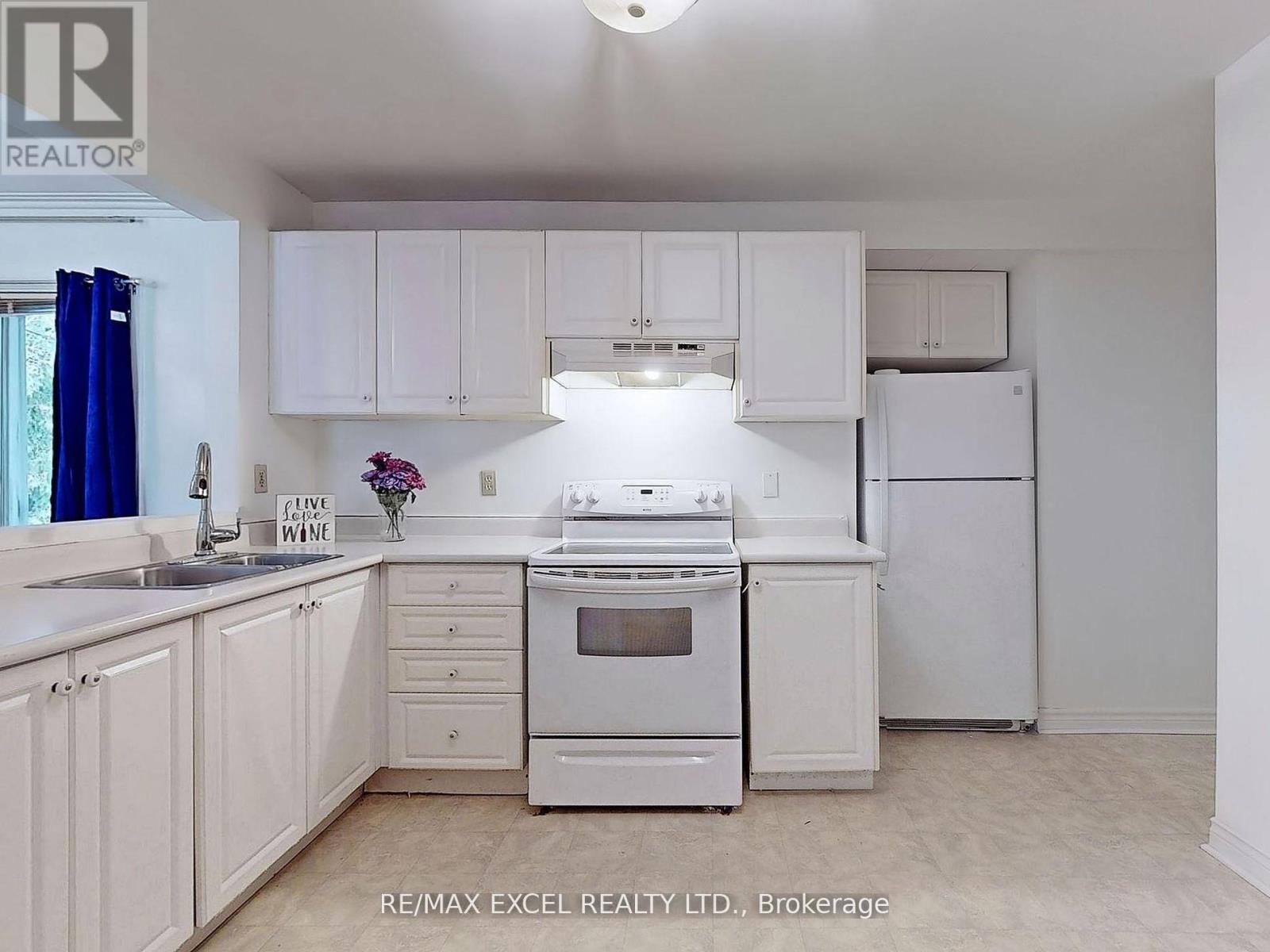 195 Parkview Crescent, Newmarket, Ontario  L3Y 2C9 - Photo 3 - N12786258