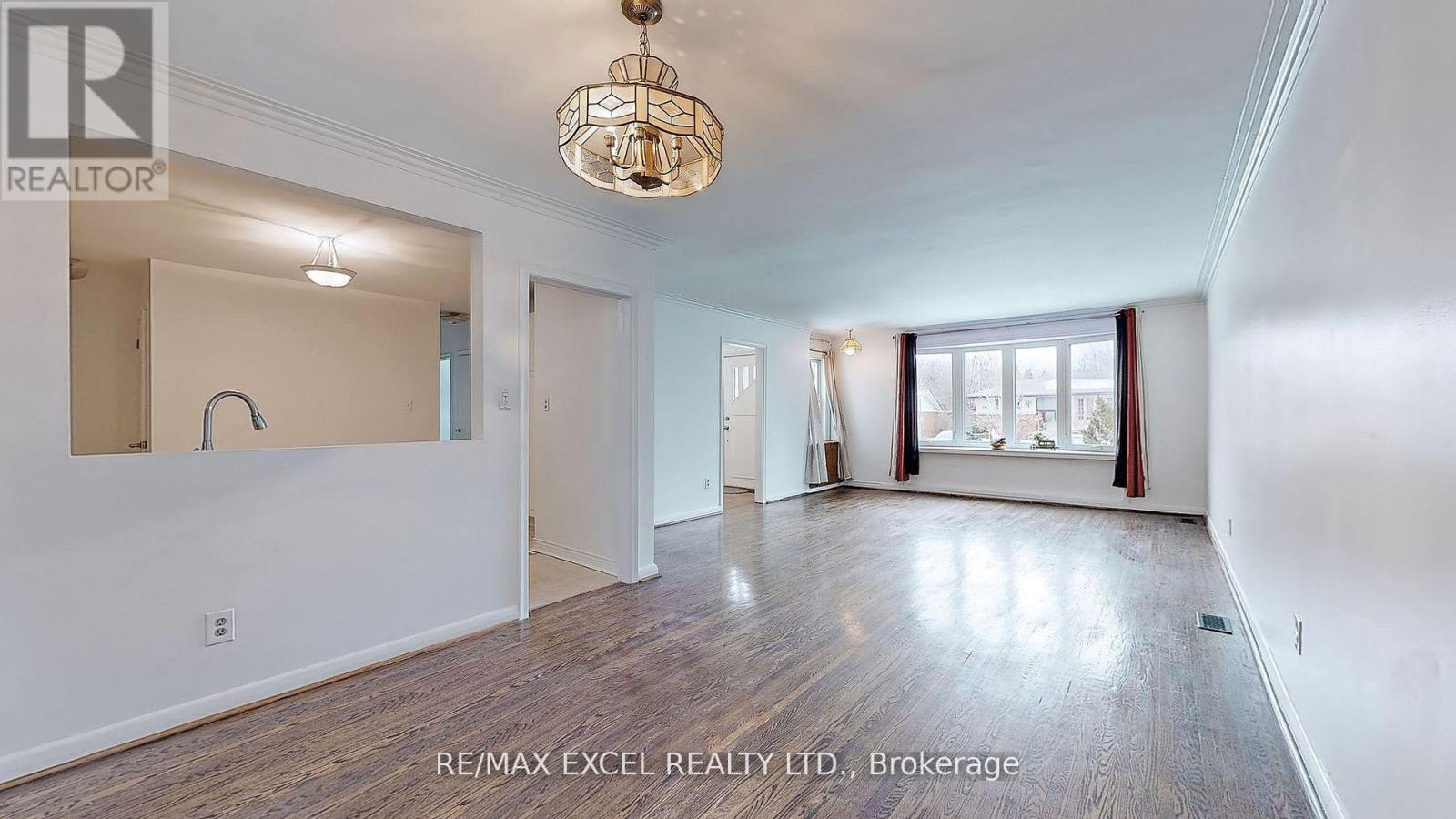 195 Parkview Crescent, Newmarket, Ontario  L3Y 2C9 - Photo 5 - N12786258