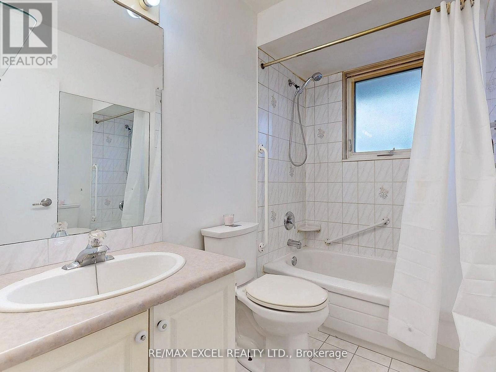 195 Parkview Crescent, Newmarket, Ontario  L3Y 2C9 - Photo 6 - N12786258