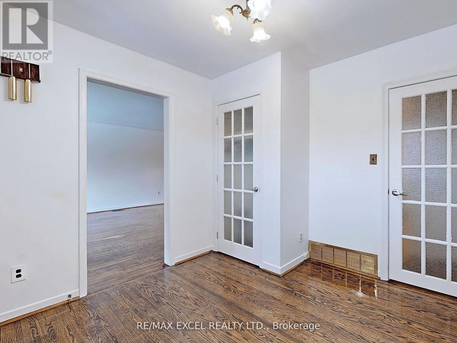 195 Parkview Crescent, Newmarket, Ontario  L3Y 2C9 - Photo 7 - N12786258