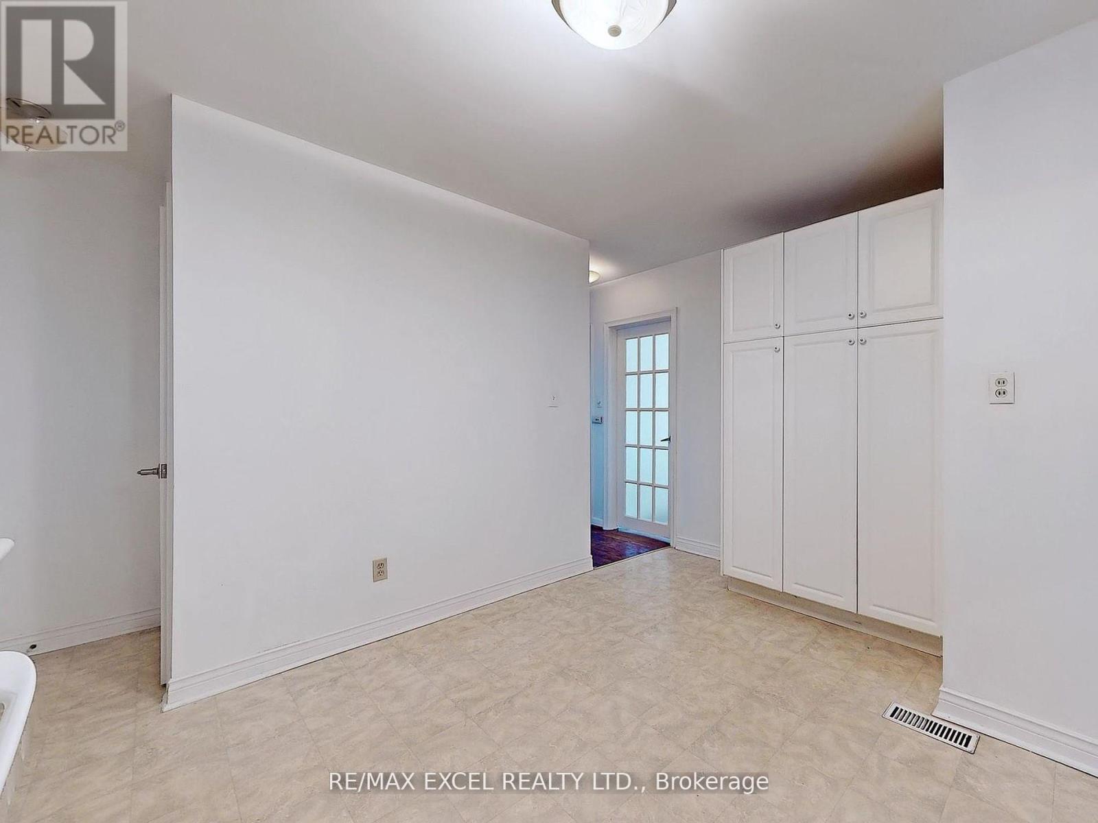 195 Parkview Crescent, Newmarket, Ontario  L3Y 2C9 - Photo 8 - N12786258