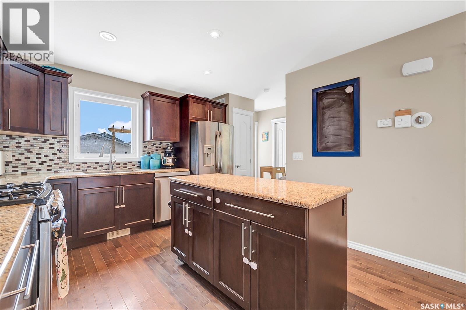 1042 Kloppenburg Bend, Saskatoon, Saskatchewan  S7S 1N1 - Photo 12 - SK028446