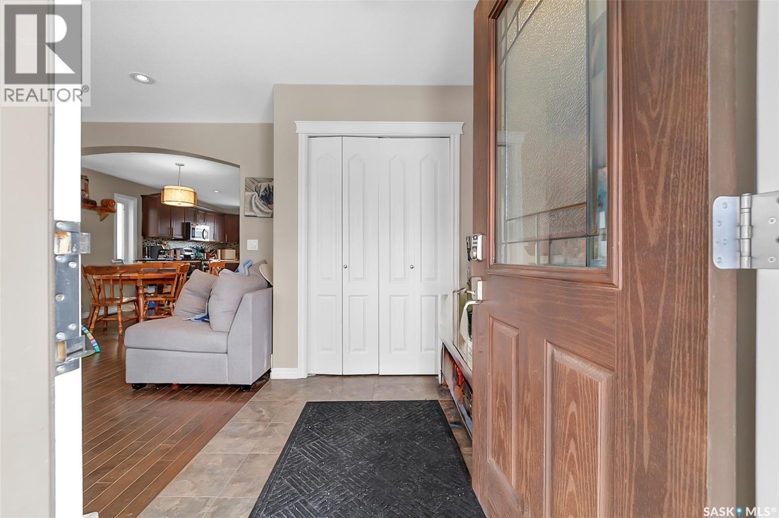 1042 Kloppenburg Bend, Saskatoon, Saskatchewan  S7S 1N1 - Photo 4 - SK028446