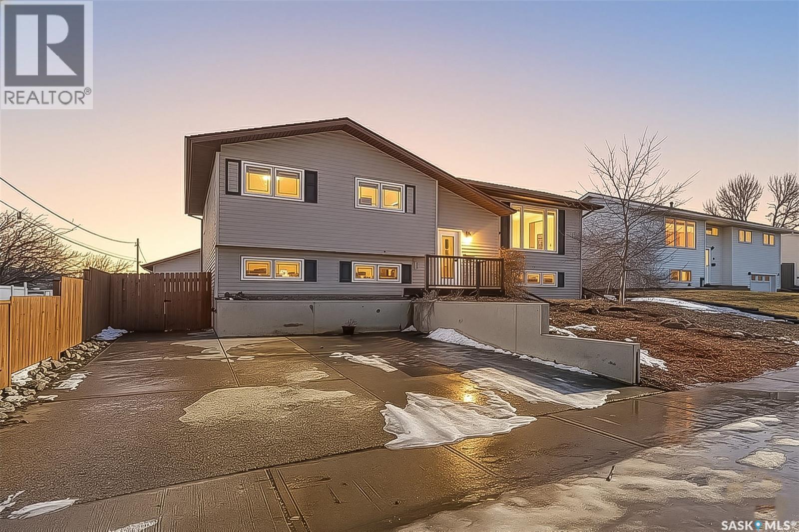 941 14th AVENUE SW, Moose Jaw, Saskatchewan