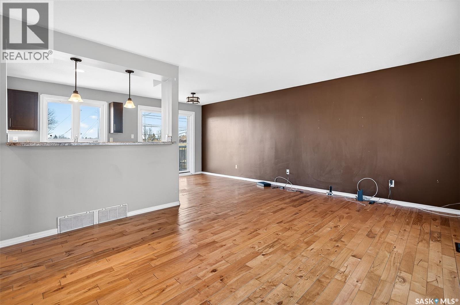 941 14th Avenue Sw, Moose Jaw, Saskatchewan  S6H 7R7 - Photo 7 - SK028289