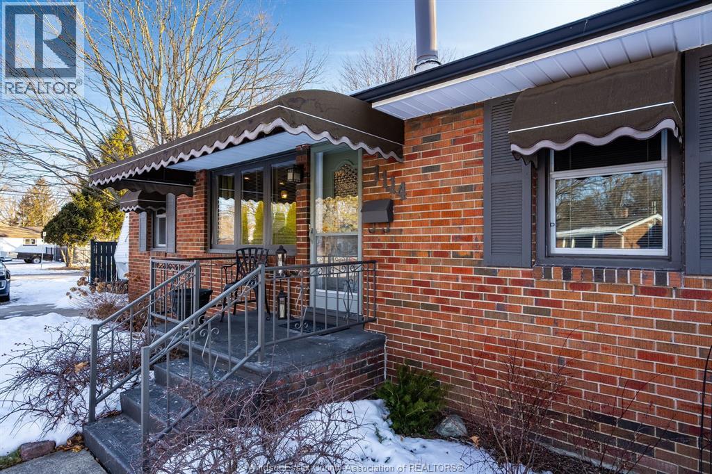 1114 Parkview, Windsor, Ontario N8X 2S9 - Photo 2 - 26003155