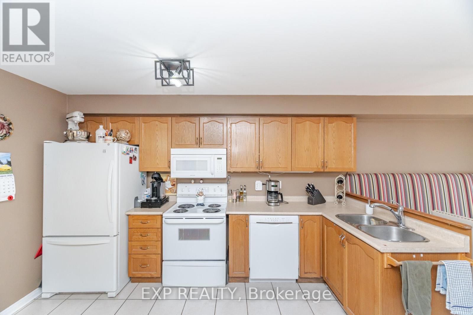 35 Prince Crescent, Brampton, Ontario  L7A 2C8 - Photo 12 - W12786196