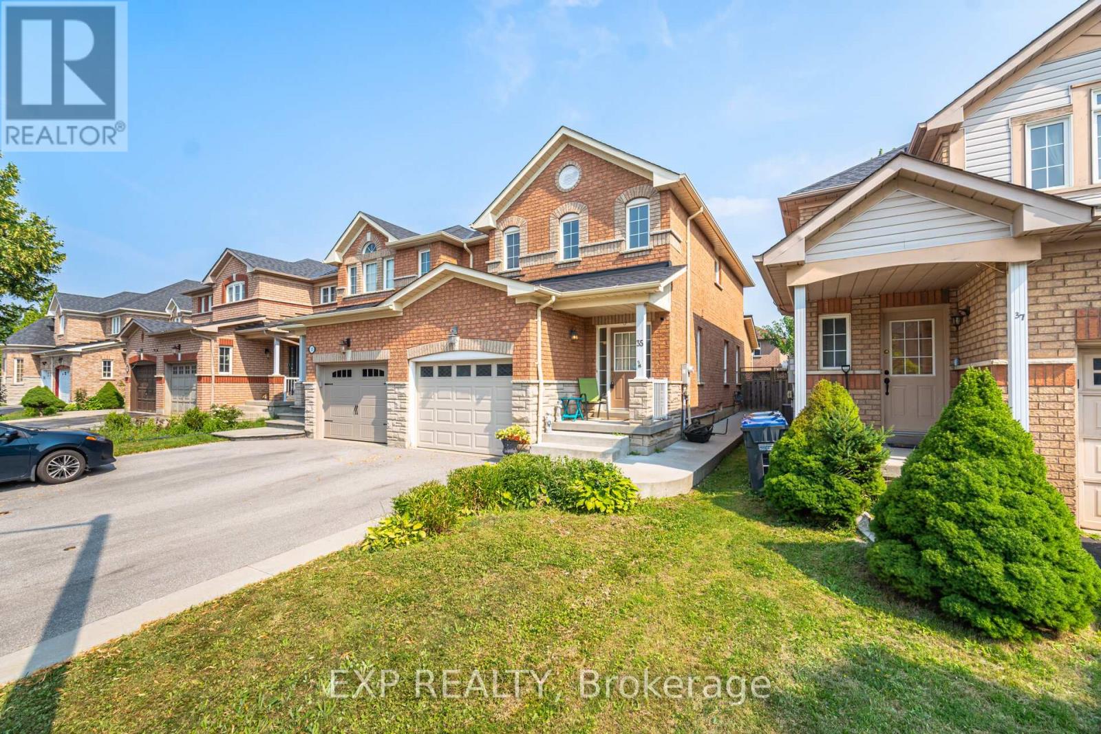 35 Prince Crescent, Brampton, Ontario  L7A 2C8 - Photo 4 - W12786196