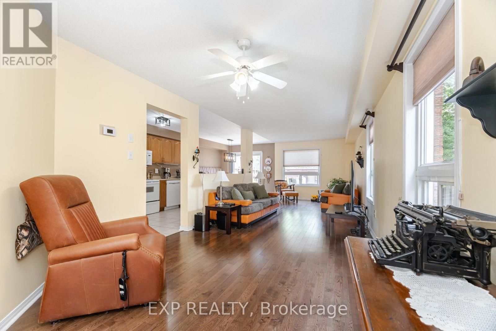 35 Prince Crescent, Brampton, Ontario  L7A 2C8 - Photo 8 - W12786196