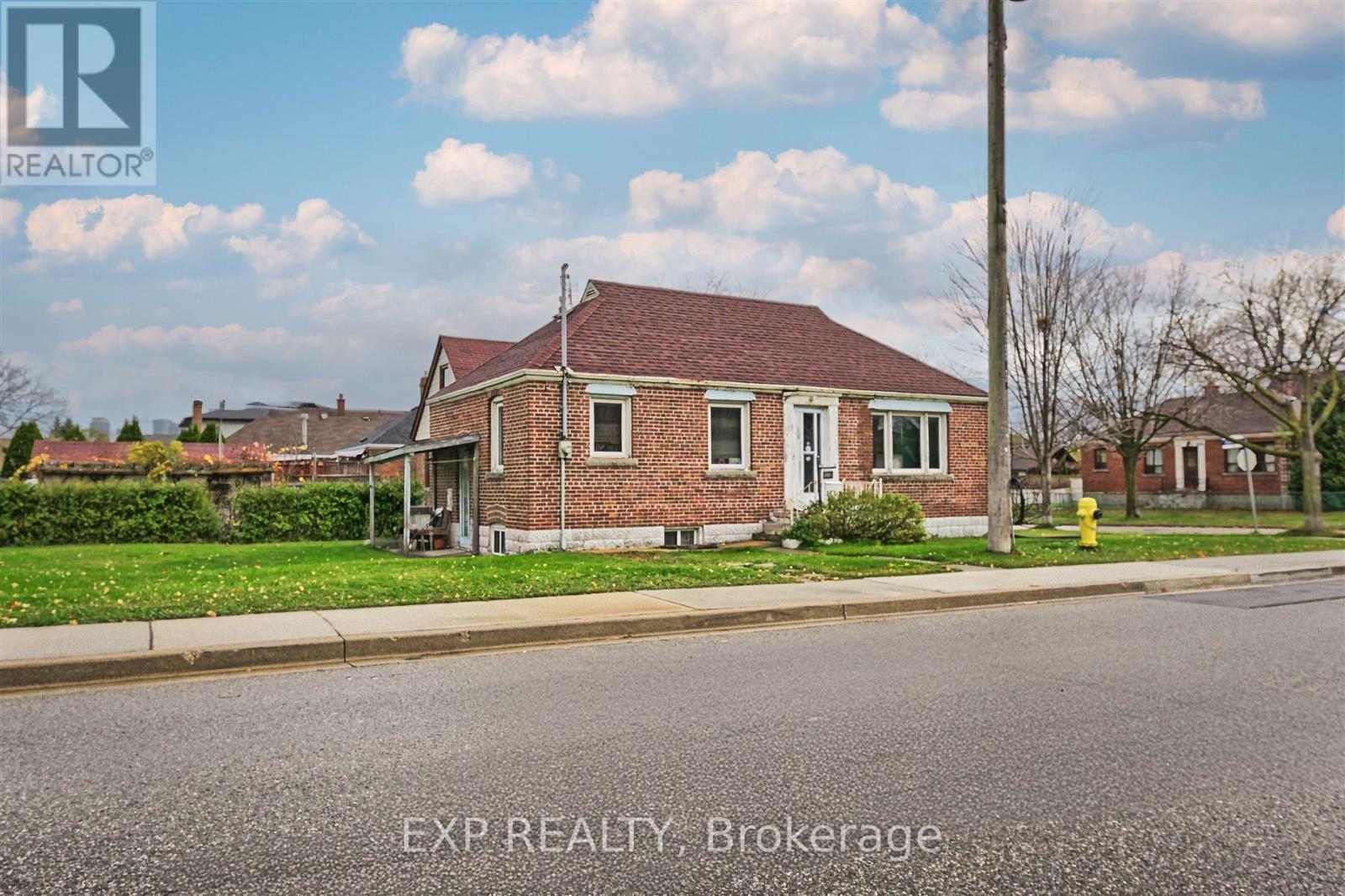 414 Melrose Street, Toronto, Ontario  M8Z 1H1 - Photo 3 - W12786208