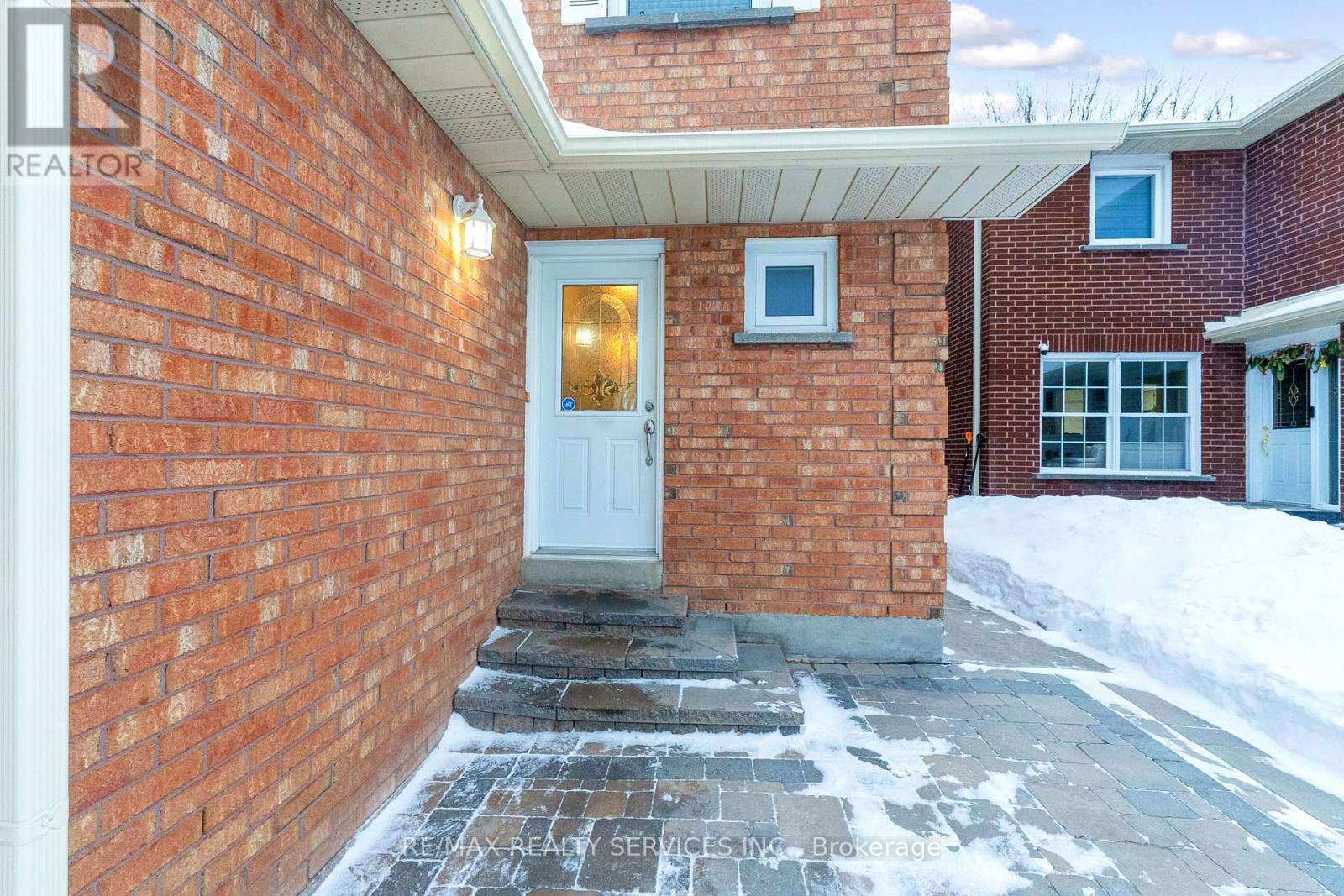 13 Cashel Street, Brampton, Ontario  L6Z 2X6 - Photo 6 - W12786234