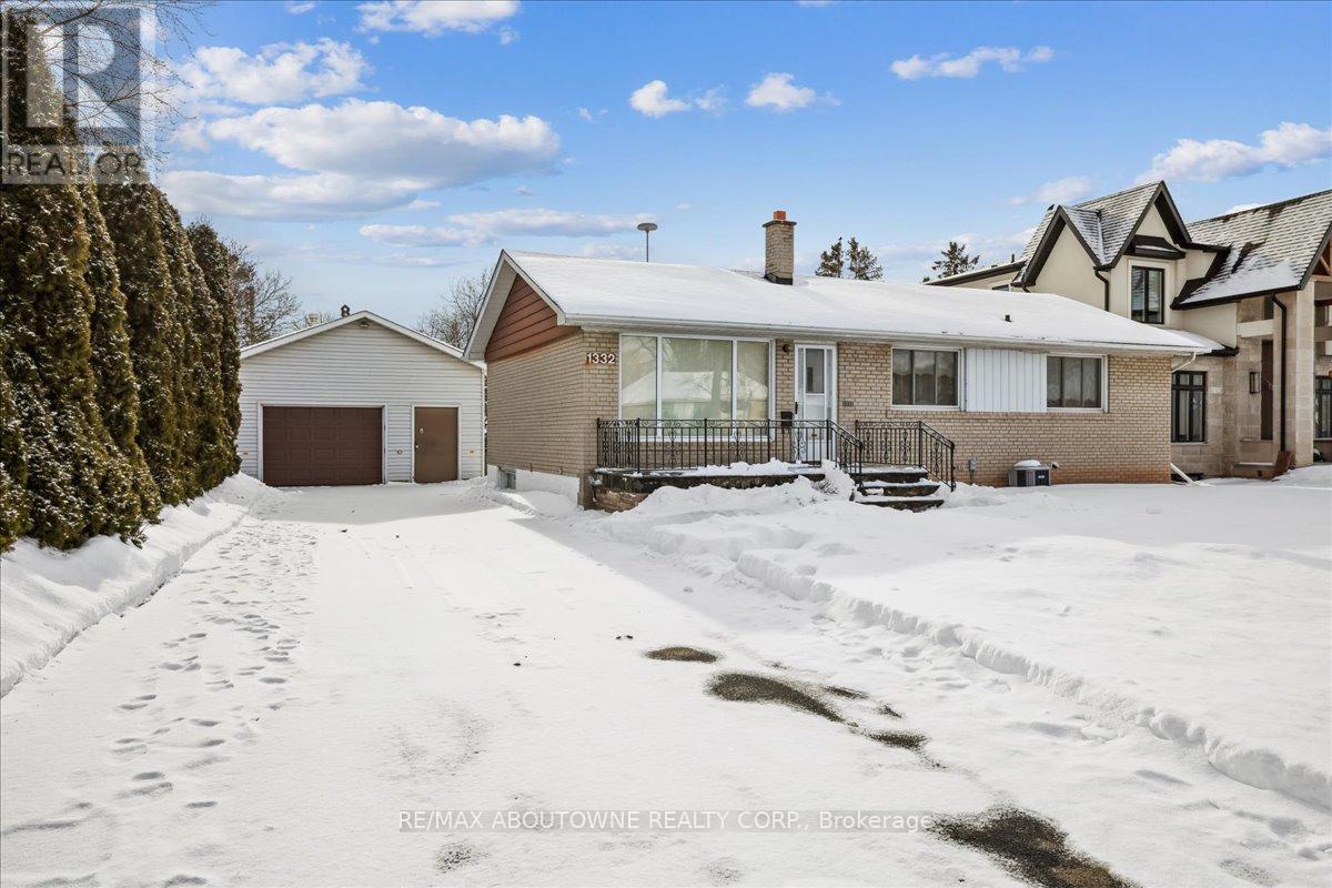 1332 REBECCA STREET, Oakville, Ontario