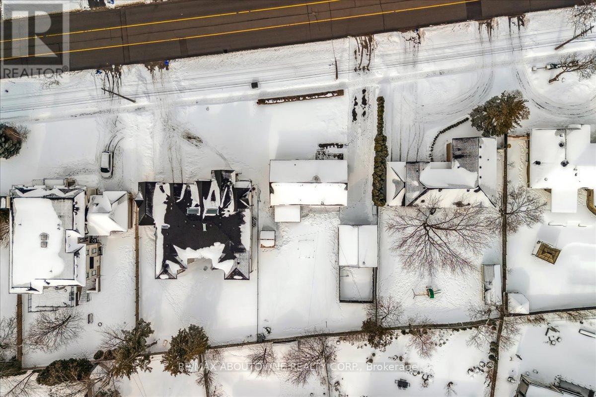 1332 Rebecca Street, Oakville, Ontario  L6L 1Z4 - Photo 5 - W12786250