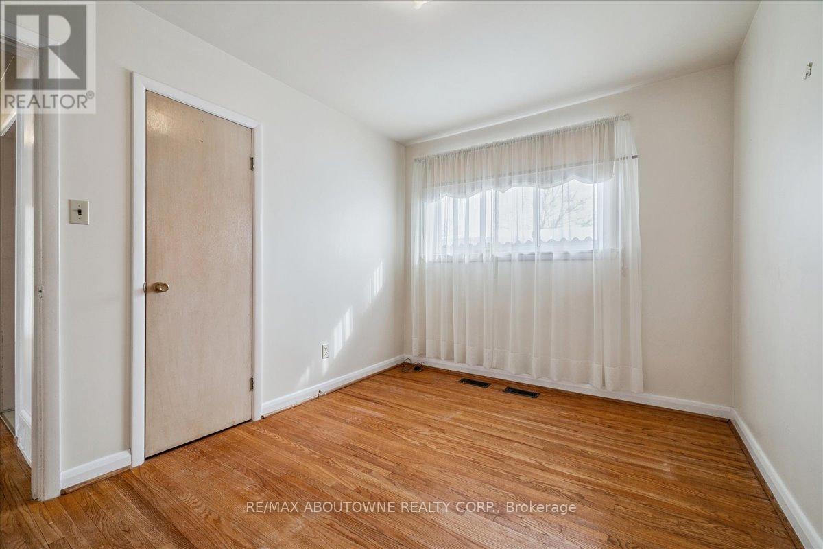 1332 Rebecca Street, Oakville, Ontario  L6L 1Z4 - Photo 9 - W12786250