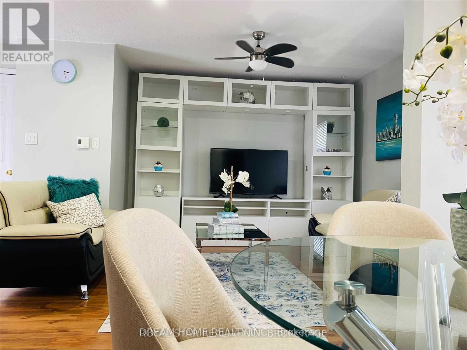 Upper Level - 22 Hazelglen Court, Brampton, Ontario  L6S 1N7 - Photo 10 - W12786272