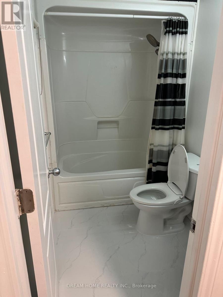 Upper Level - 22 Hazelglen Court, Brampton, Ontario  L6S 1N7 - Photo 18 - W12786272