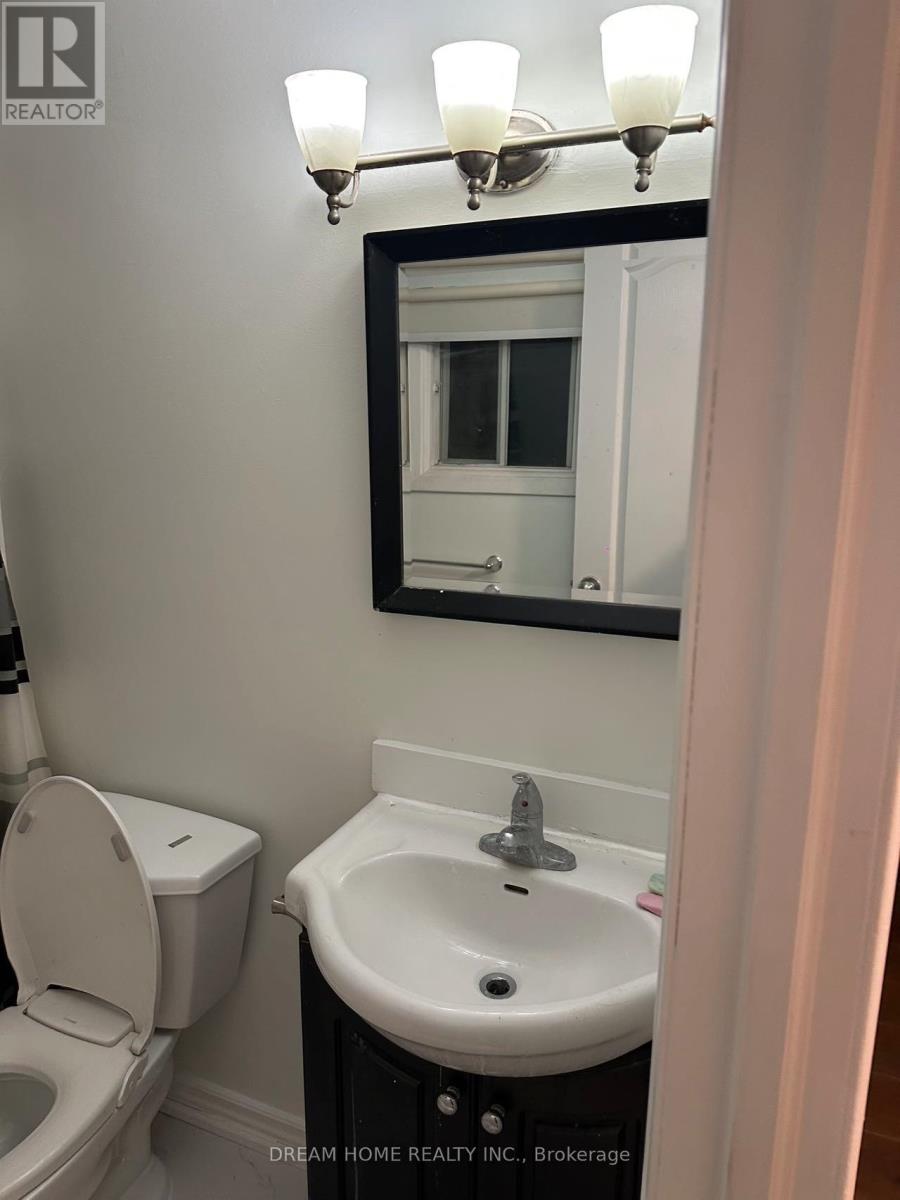 Upper Level - 22 Hazelglen Court, Brampton, Ontario  L6S 1N7 - Photo 19 - W12786272