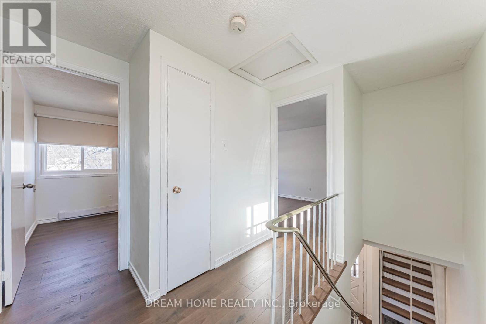 Upper Level - 22 Hazelglen Court, Brampton, Ontario  L6S 1N7 - Photo 21 - W12786272