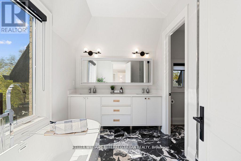 54 Cronin Drive, Toronto, Ontario  M9B 4V1 - Photo 20 - W12786280