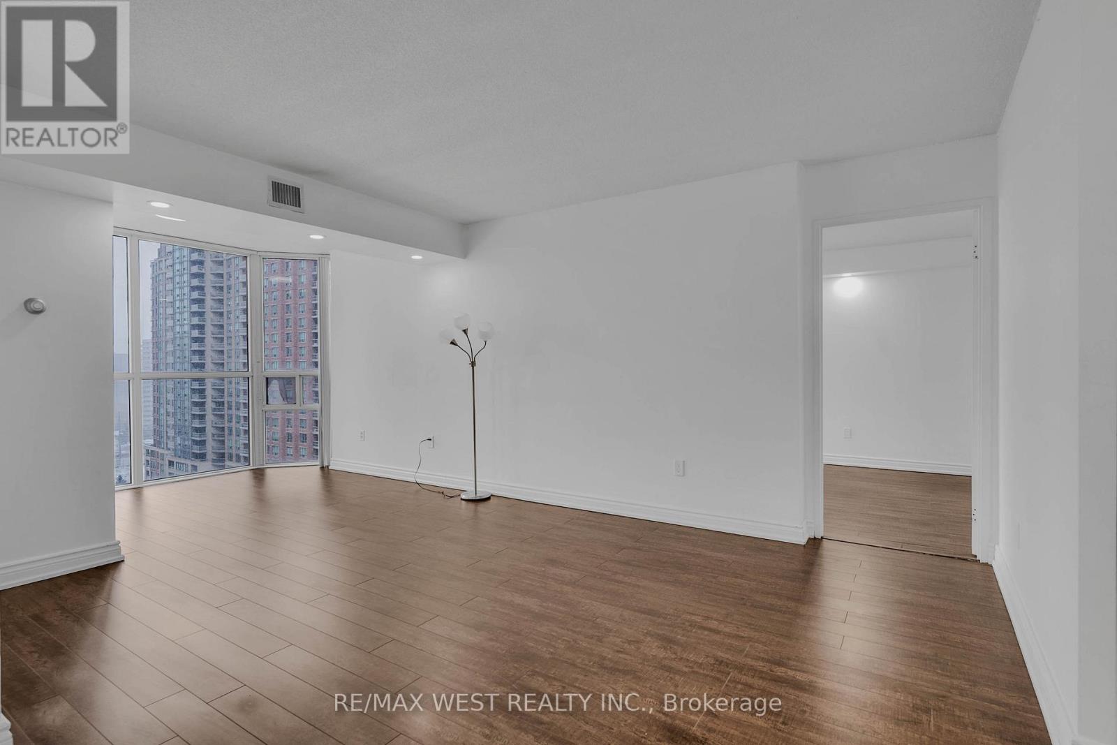 1102 - 285 Enfield Place, Mississauga, Ontario  L5M 6E9 - Photo 11 - W12786282