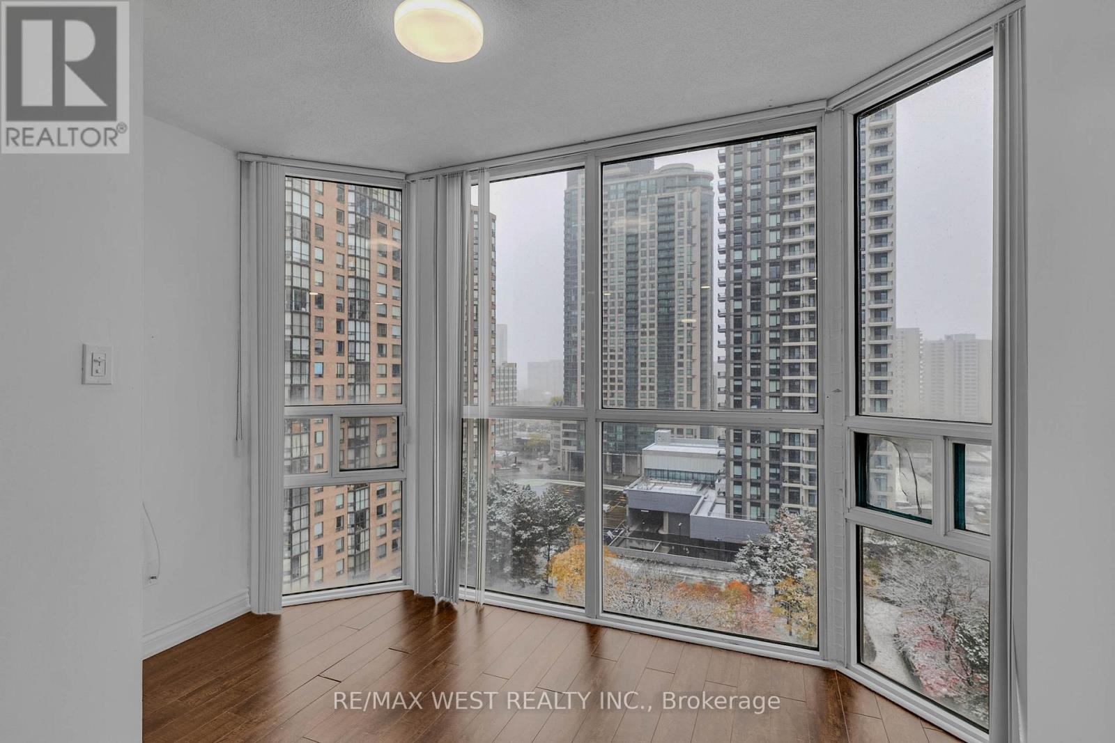 1102 - 285 Enfield Place, Mississauga, Ontario  L5M 6E9 - Photo 12 - W12786282