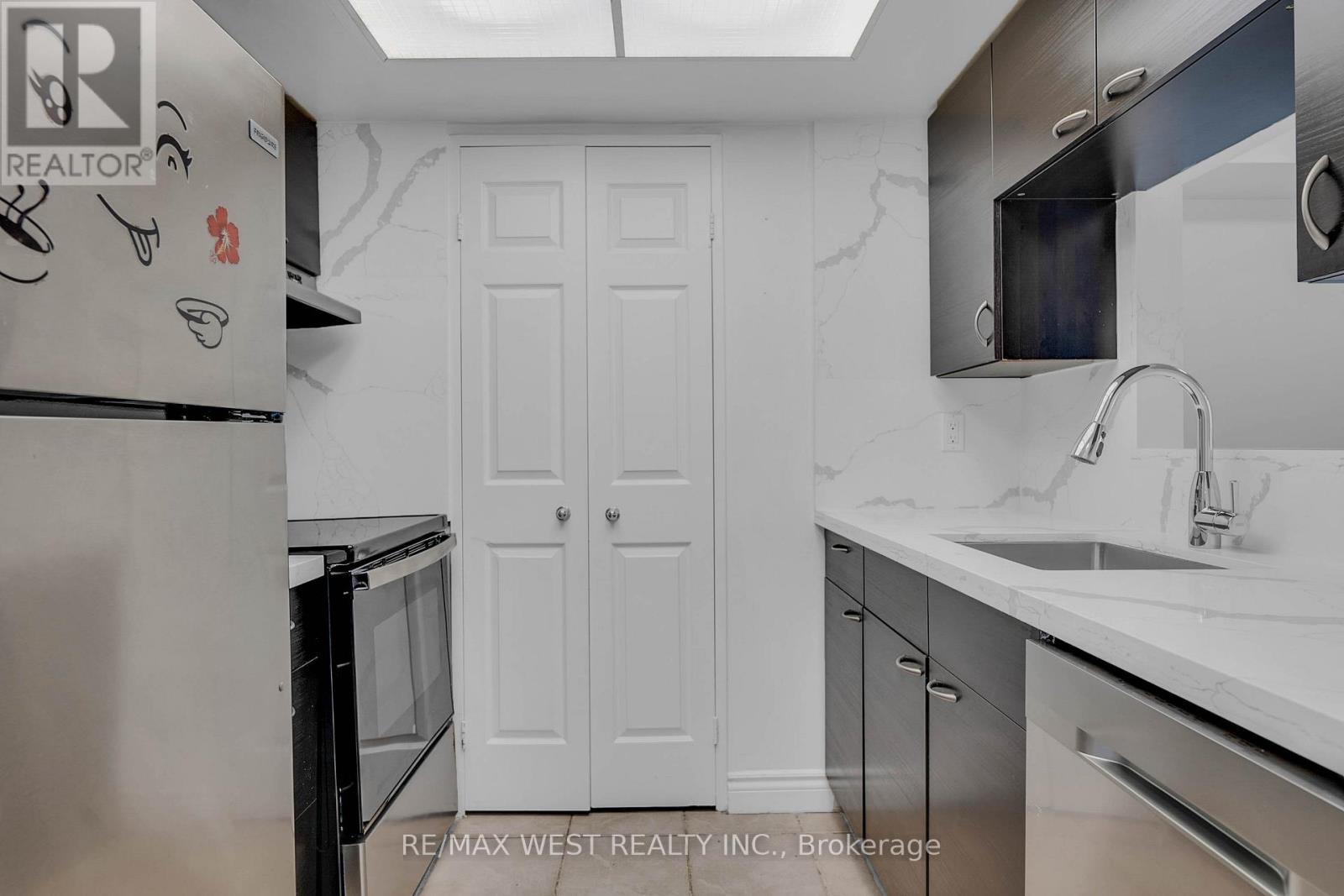 1102 - 285 Enfield Place, Mississauga, Ontario  L5M 6E9 - Photo 15 - W12786282