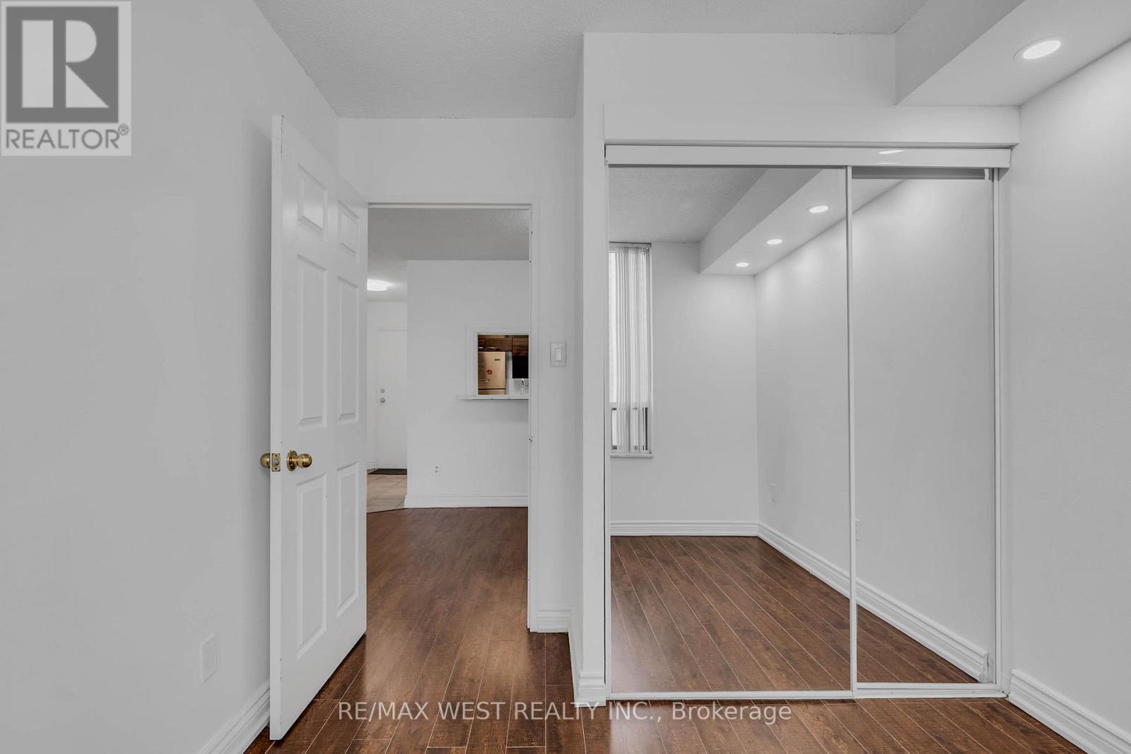 1102 - 285 Enfield Place, Mississauga, Ontario  L5M 6E9 - Photo 21 - W12786282