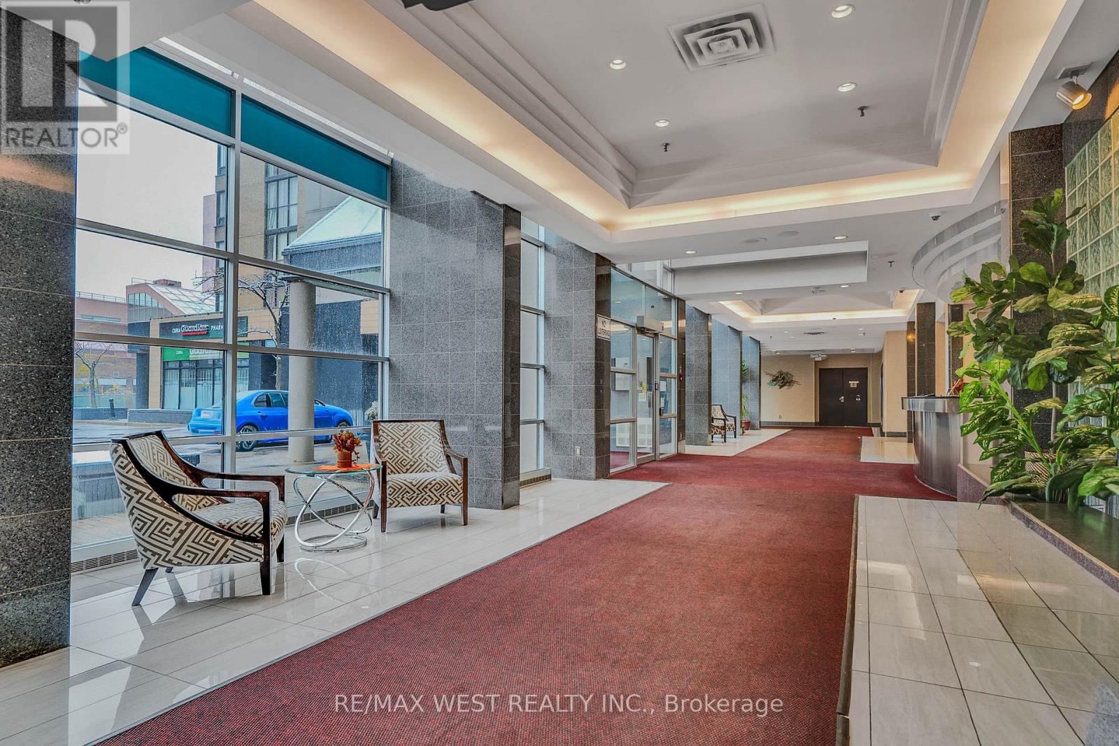 1102 - 285 Enfield Place, Mississauga, Ontario  L5M 6E9 - Photo 4 - W12786282