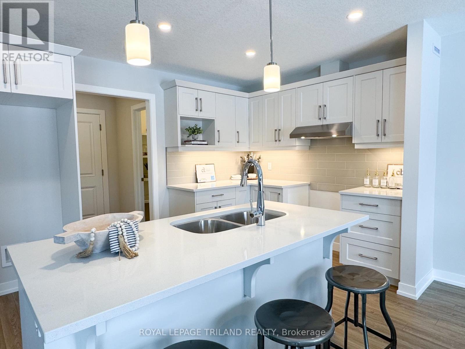 112 Styles Drive, St. Thomas, Ontario  N5R 0N8 - Photo 11 - X12596820