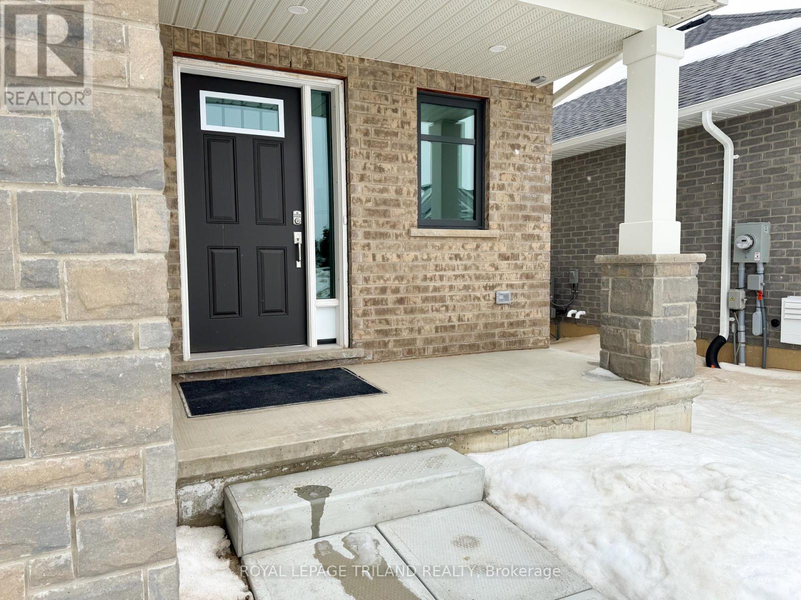 112 Styles Drive, St. Thomas, Ontario  N5R 0N8 - Photo 2 - X12596820