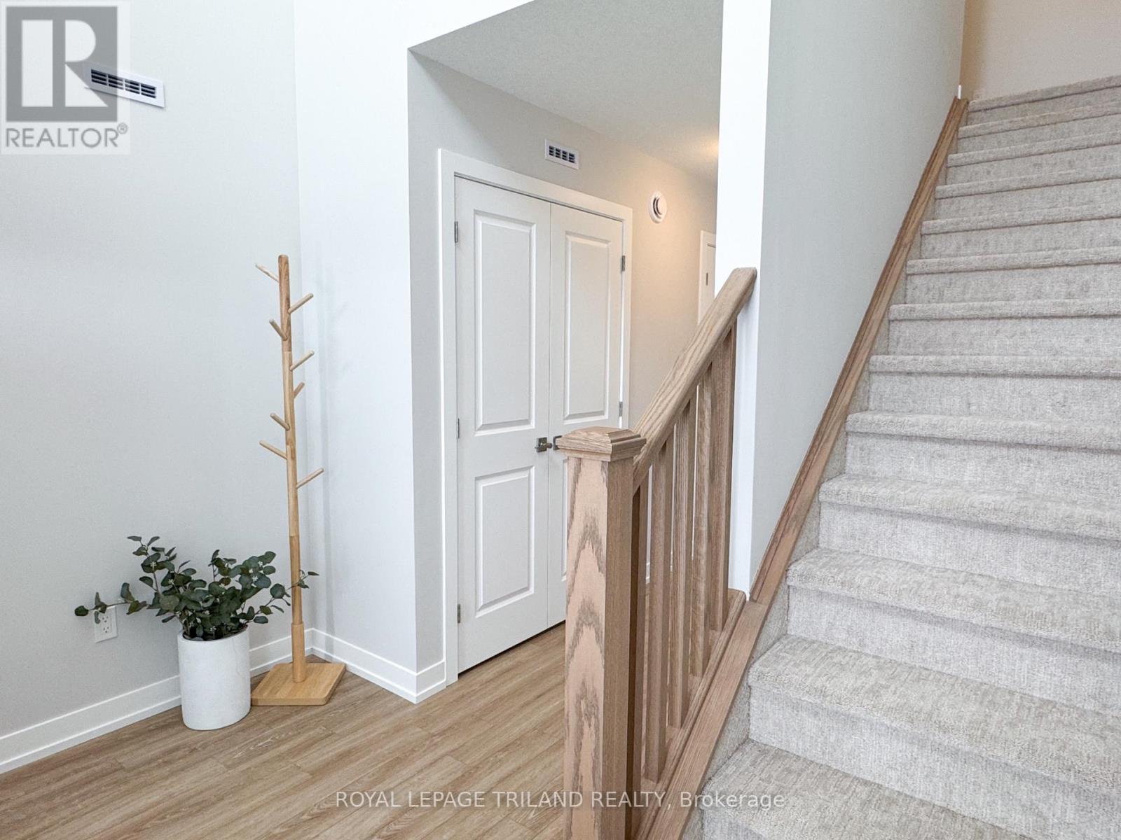 112 Styles Drive, St. Thomas, Ontario  N5R 0N8 - Photo 3 - X12596820