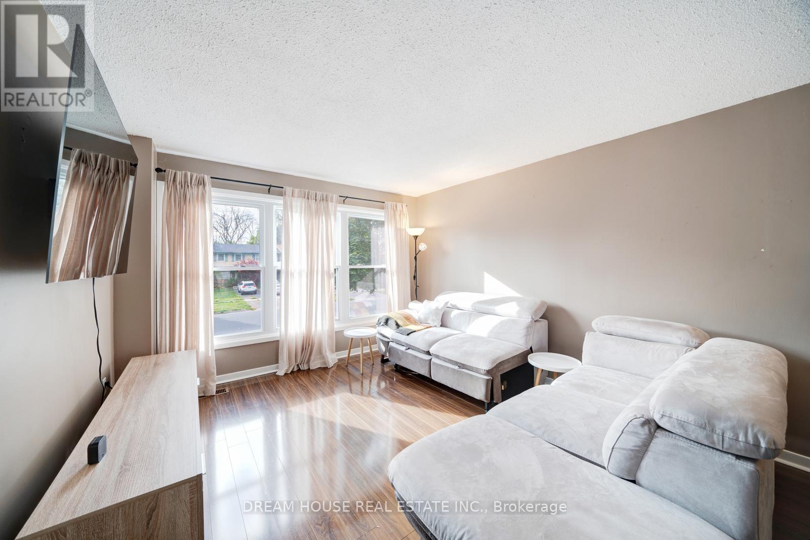 2048 Walker Avenue, Peterborough, Ontario  K9L 1S1 - Photo 9 - X12786214