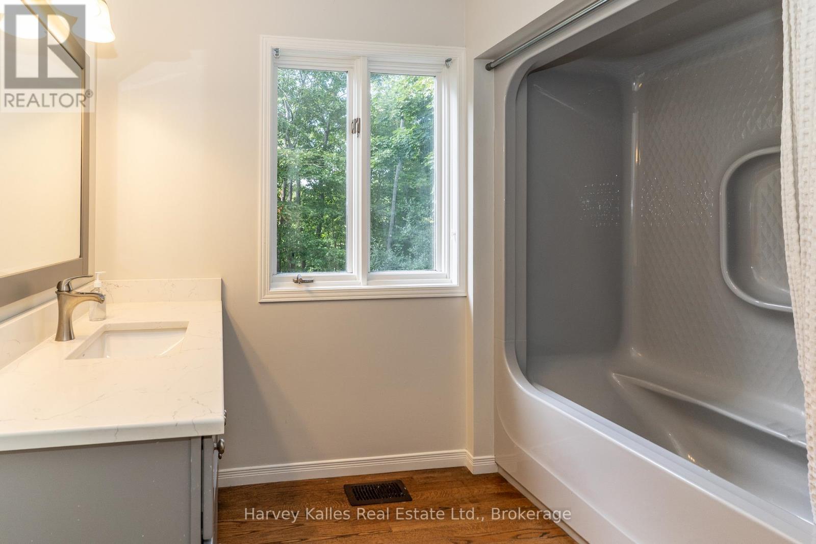 28 Queen Street, Parry Sound, Ontario  P2A 2W3 - Photo 20 - X12786314