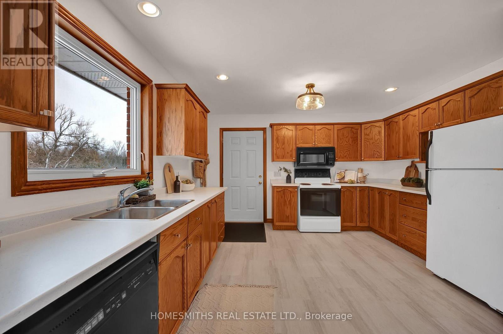 145 Fingerboard Road, Kawartha Lakes (Mariposa), Ontario  K0M 2C0 - Photo 13 - X12786436