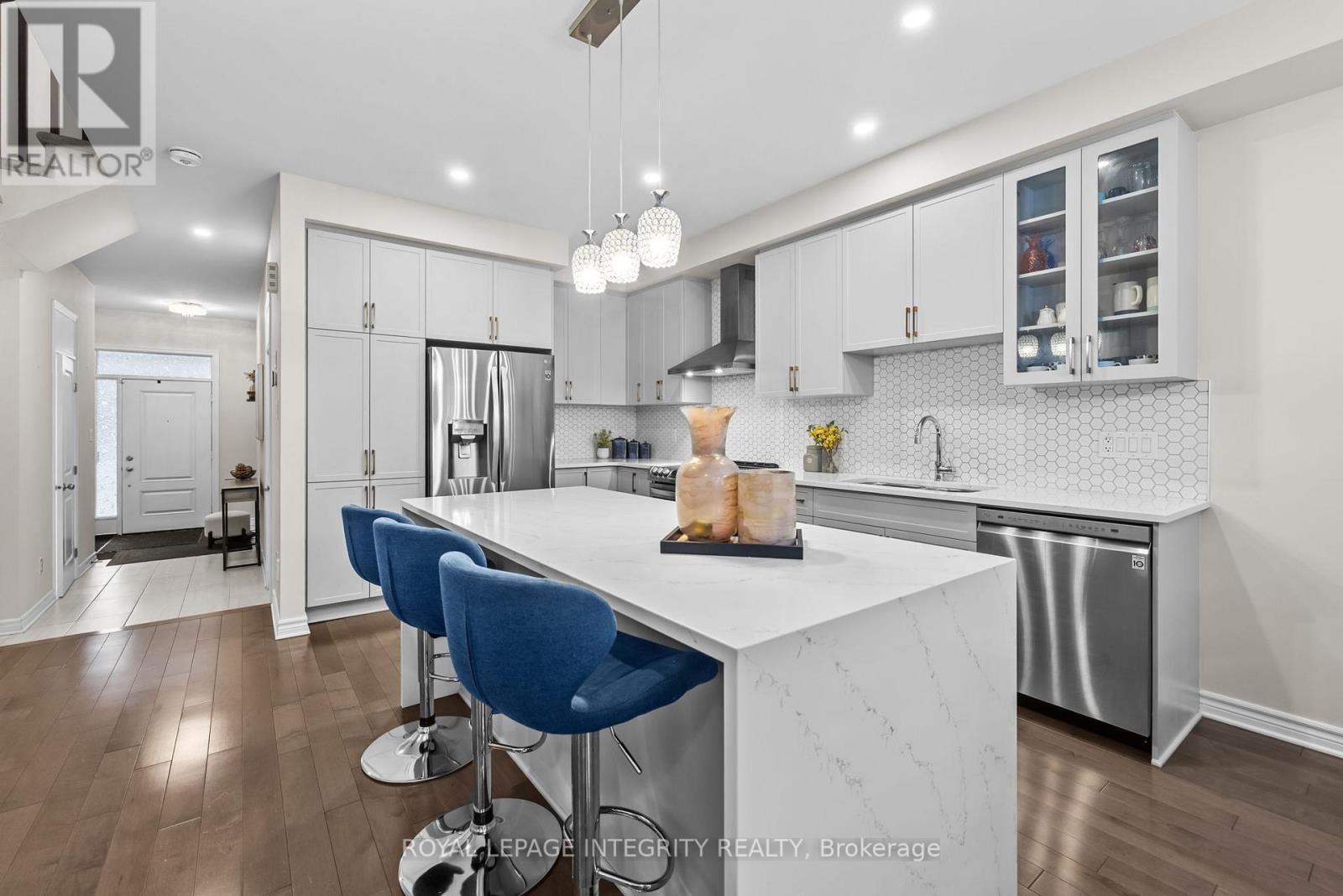 103 Nepeta Crescent, Ottawa, Ontario  K1T 0S5 - Photo 4 - X12786500