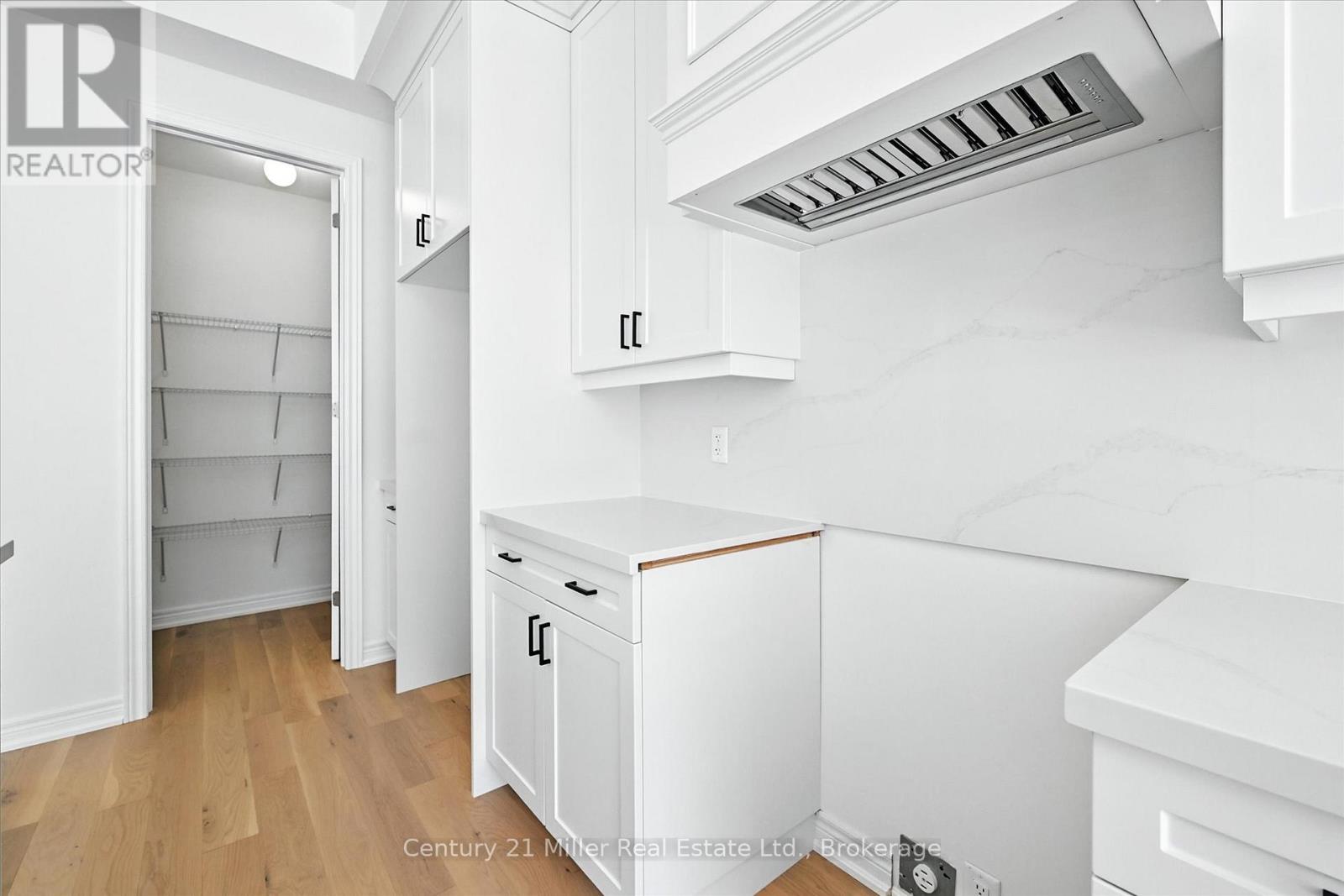 3250 Millicent Avenue, Oakville, Ontario  L6H 0V8 - Photo 15 - W12786348