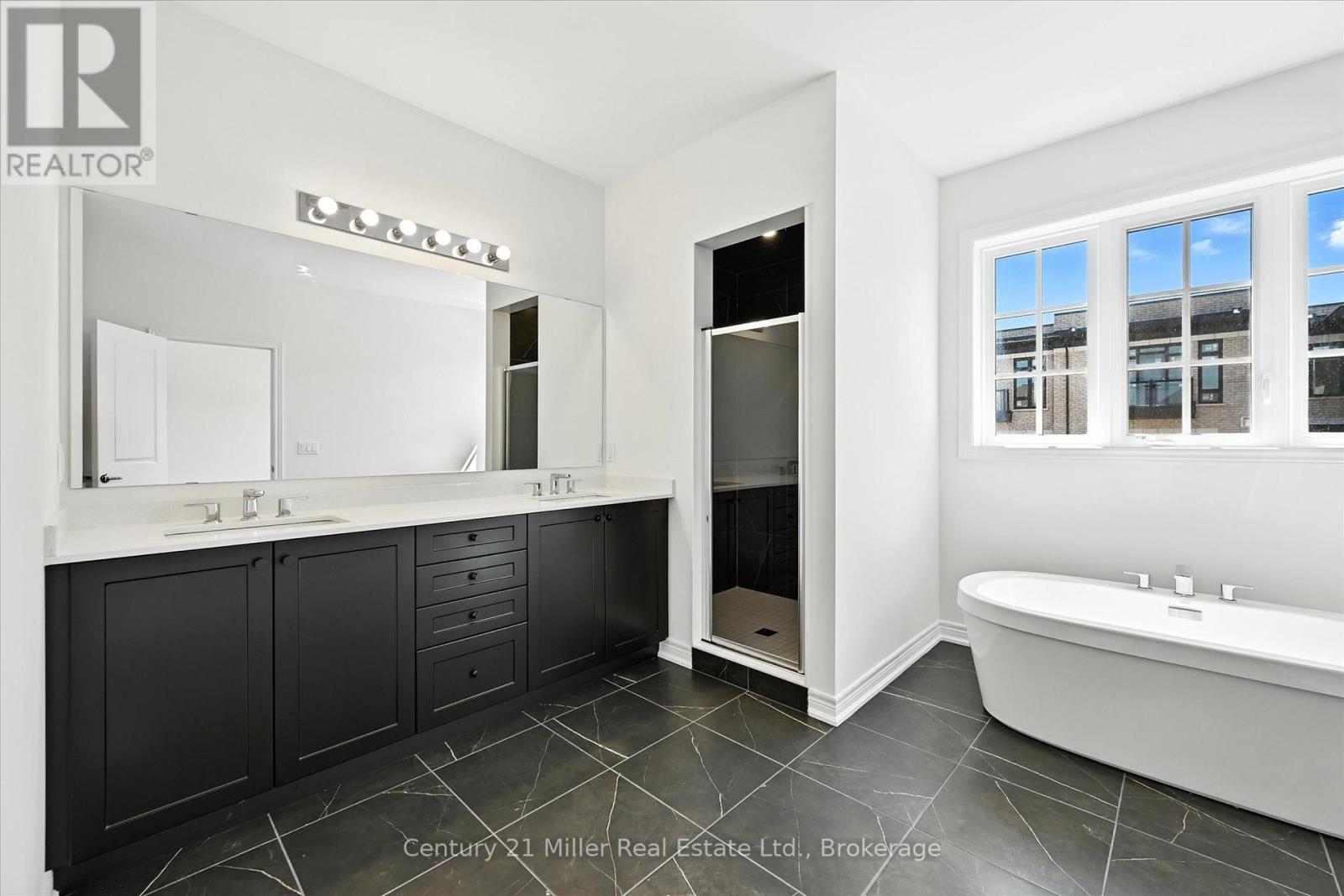 3250 Millicent Avenue, Oakville, Ontario  L6H 0V8 - Photo 37 - W12786348