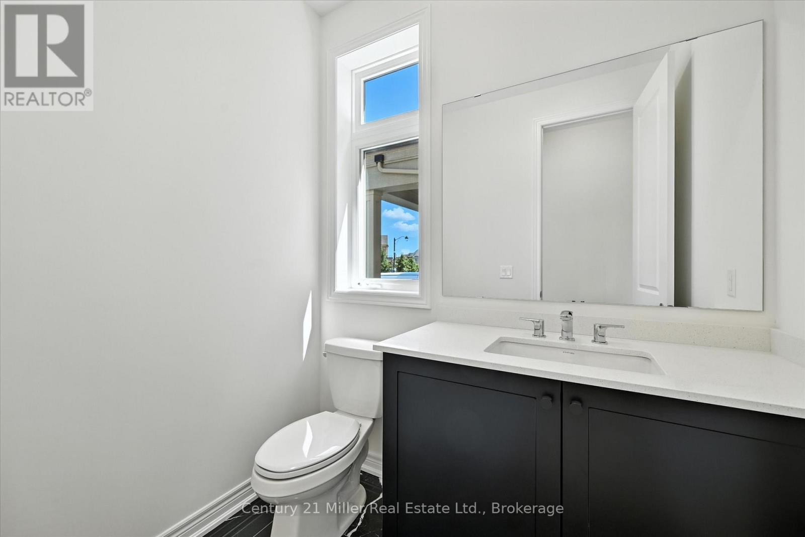 3250 Millicent Avenue, Oakville, Ontario  L6H 0V8 - Photo 5 - W12786348