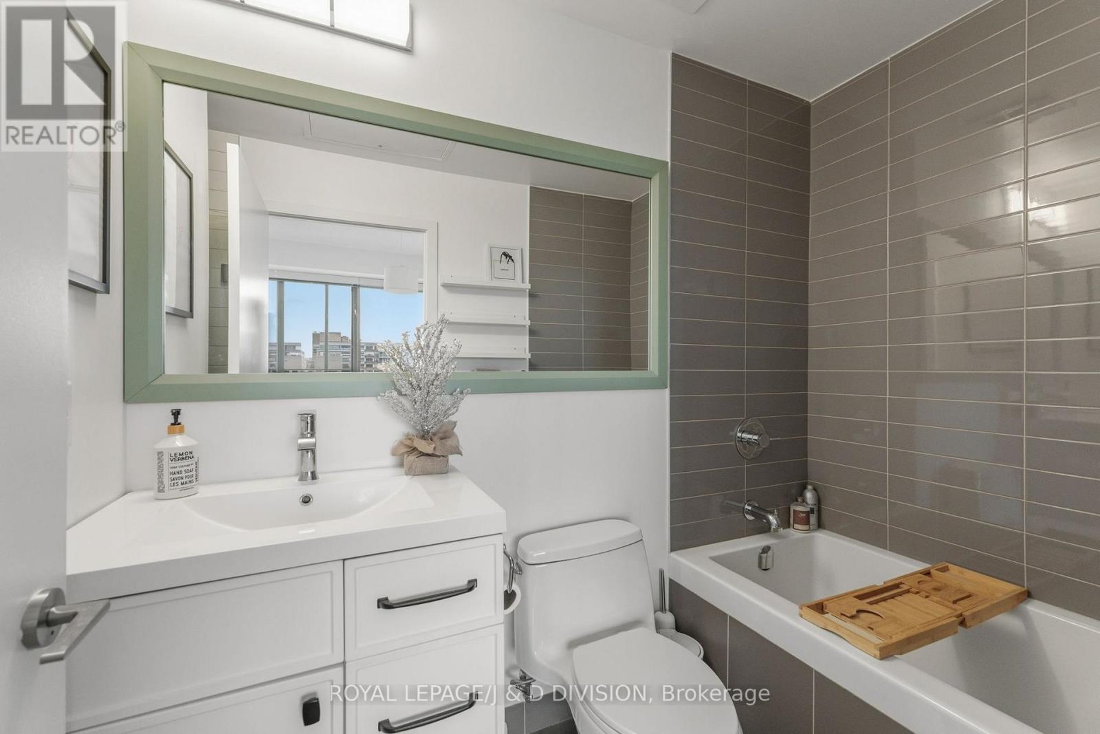 1404 - 1815 Yonge Street, Toronto, Ontario  M4T 2A4 - Photo 22 - C12786358