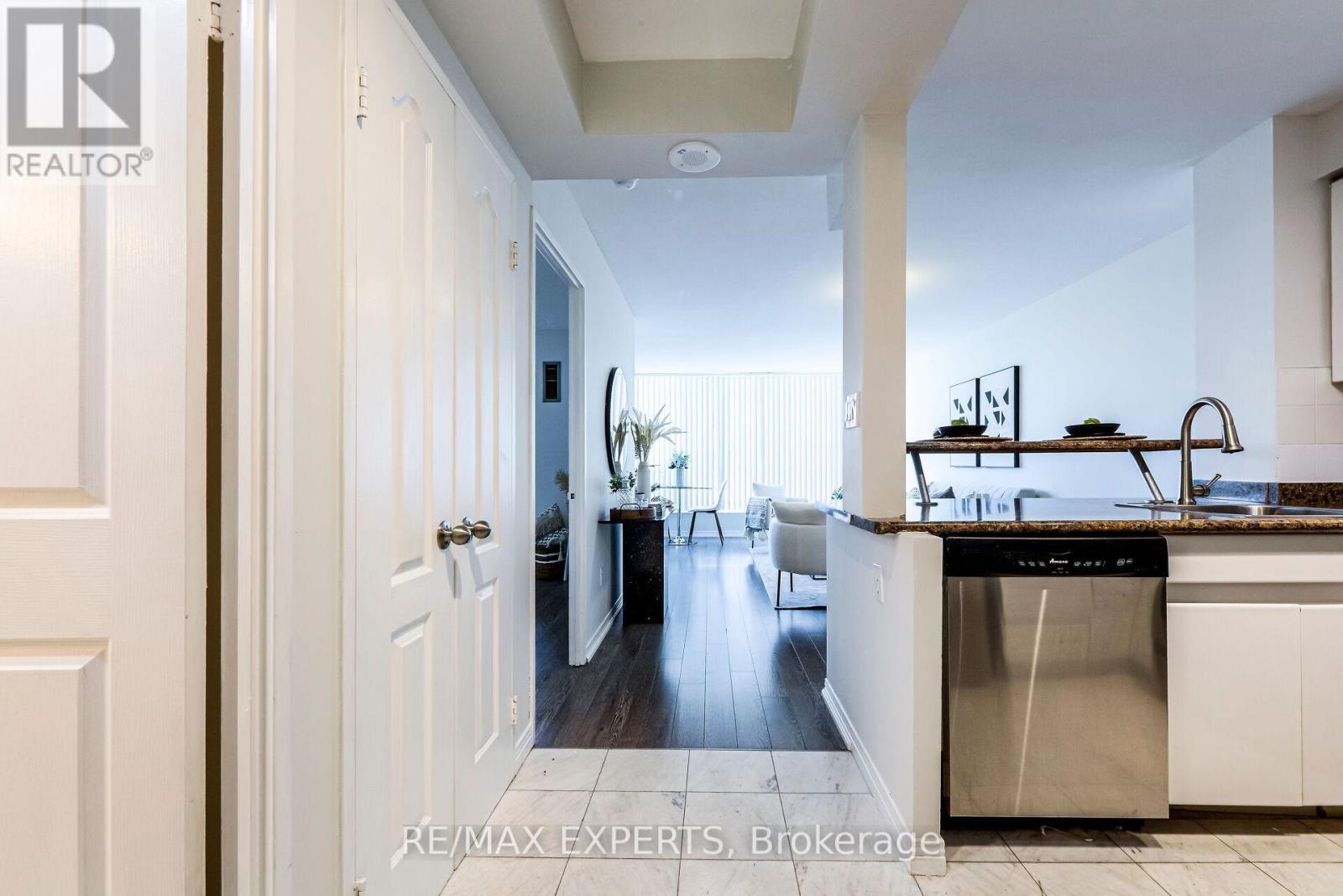 1006 - 942 Yonge Street, Toronto, Ontario  M4W 3S8 - Photo 10 - C12786440