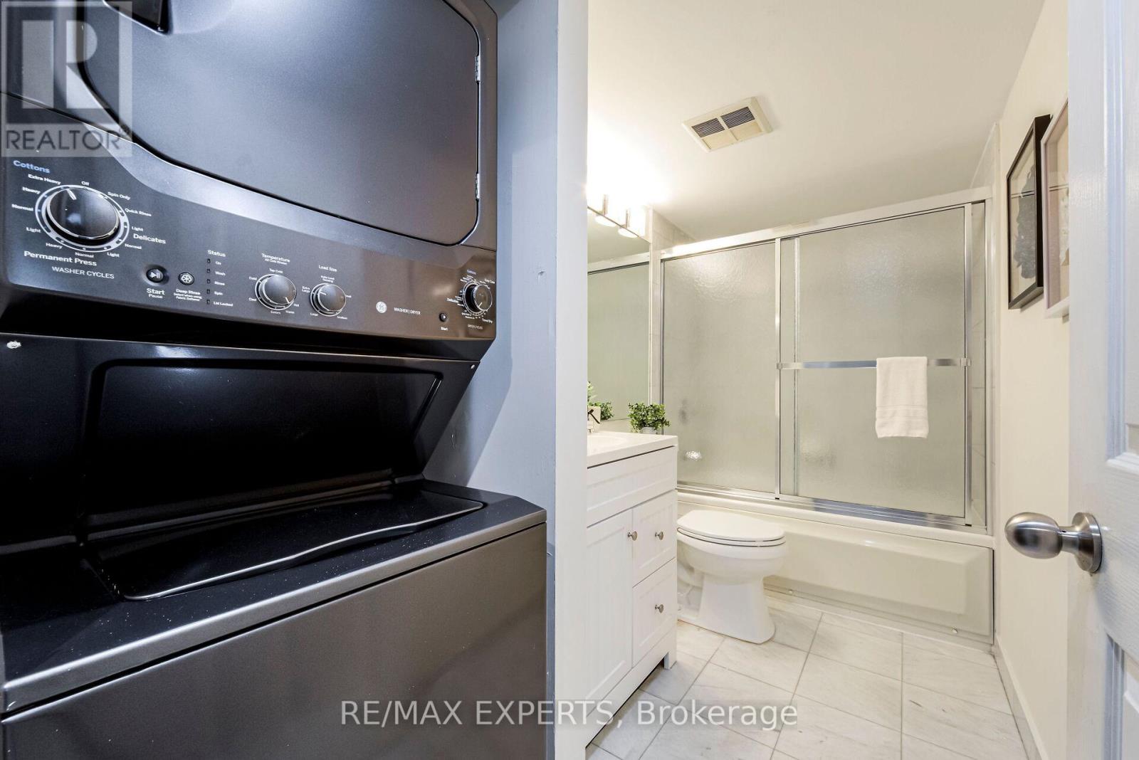 1006 - 942 Yonge Street, Toronto, Ontario  M4W 3S8 - Photo 32 - C12786440