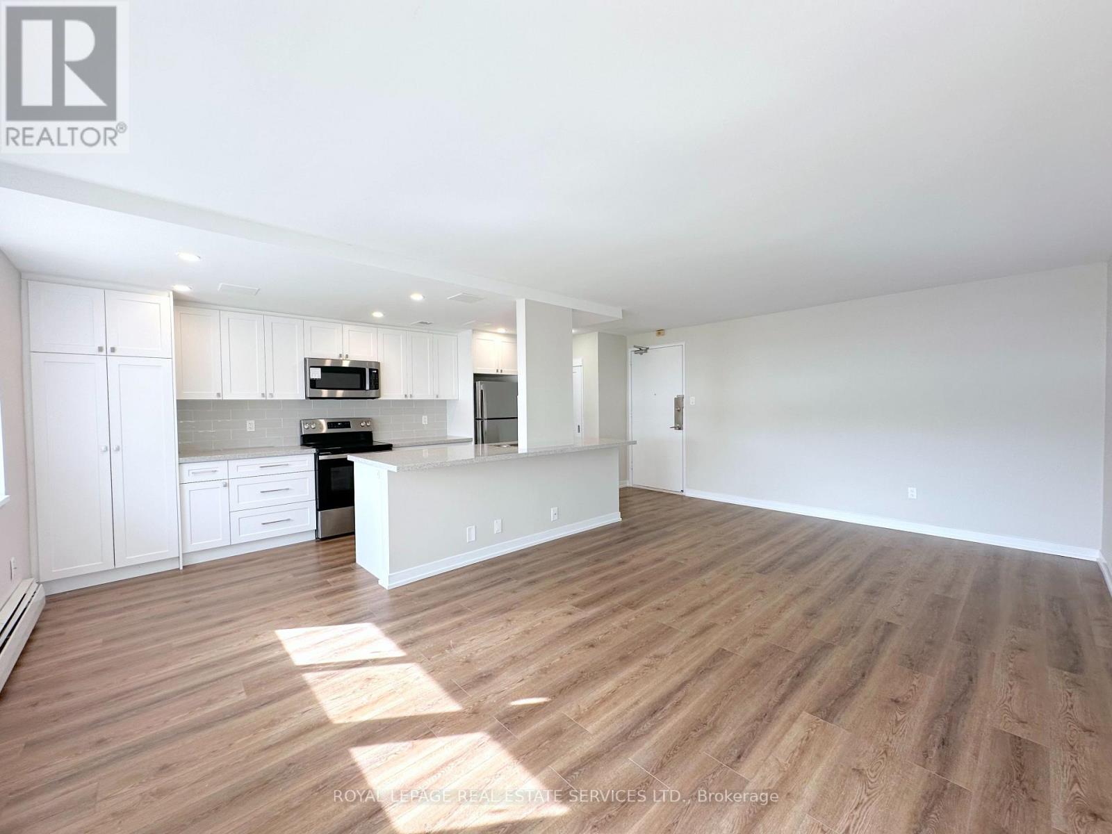 202 - 300 St Clair Avenue W, Toronto, Ontario  M4V 1S4 - Photo 2 - C12786470