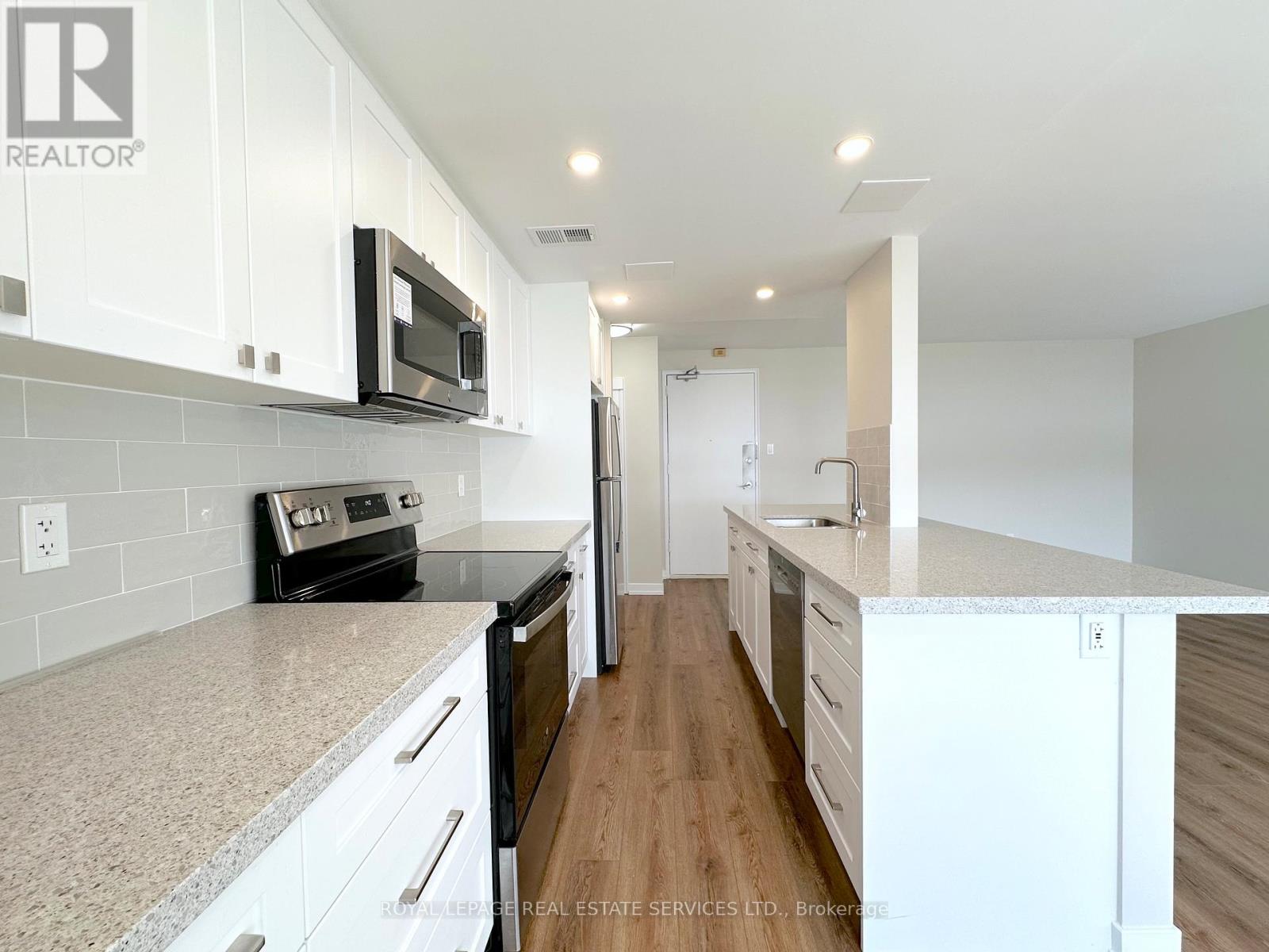 202 - 300 St Clair Avenue W, Toronto, Ontario  M4V 1S4 - Photo 4 - C12786470