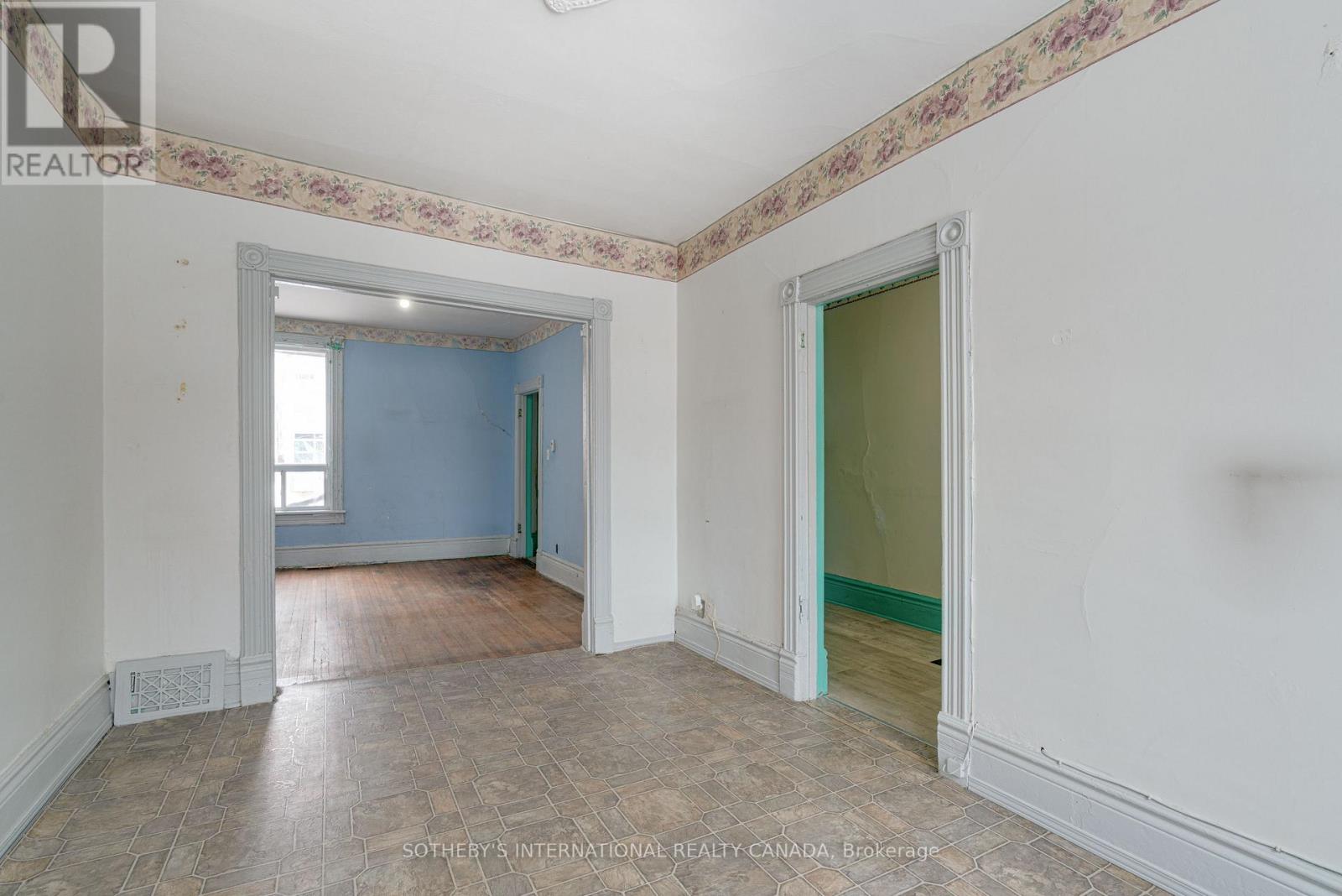 364 Logan Avenue, Toronto, Ontario  M4M 2N7 - Photo 7 - E12786370