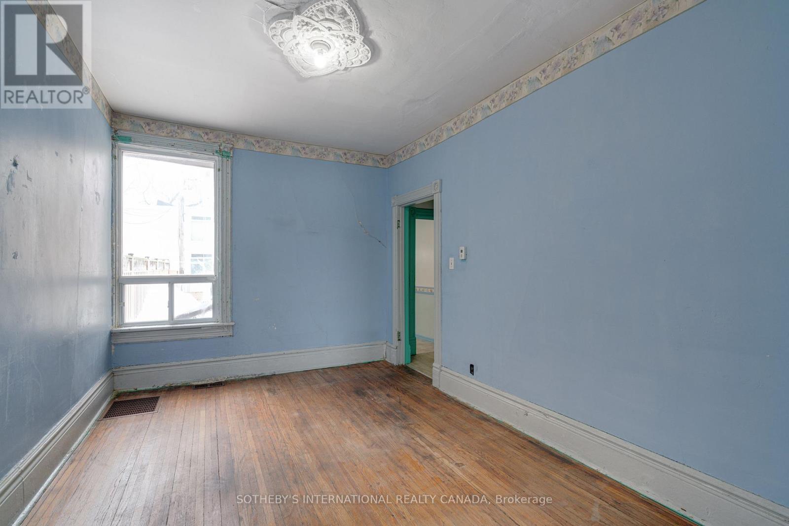 364 Logan Avenue, Toronto, Ontario  M4M 2N7 - Photo 8 - E12786370