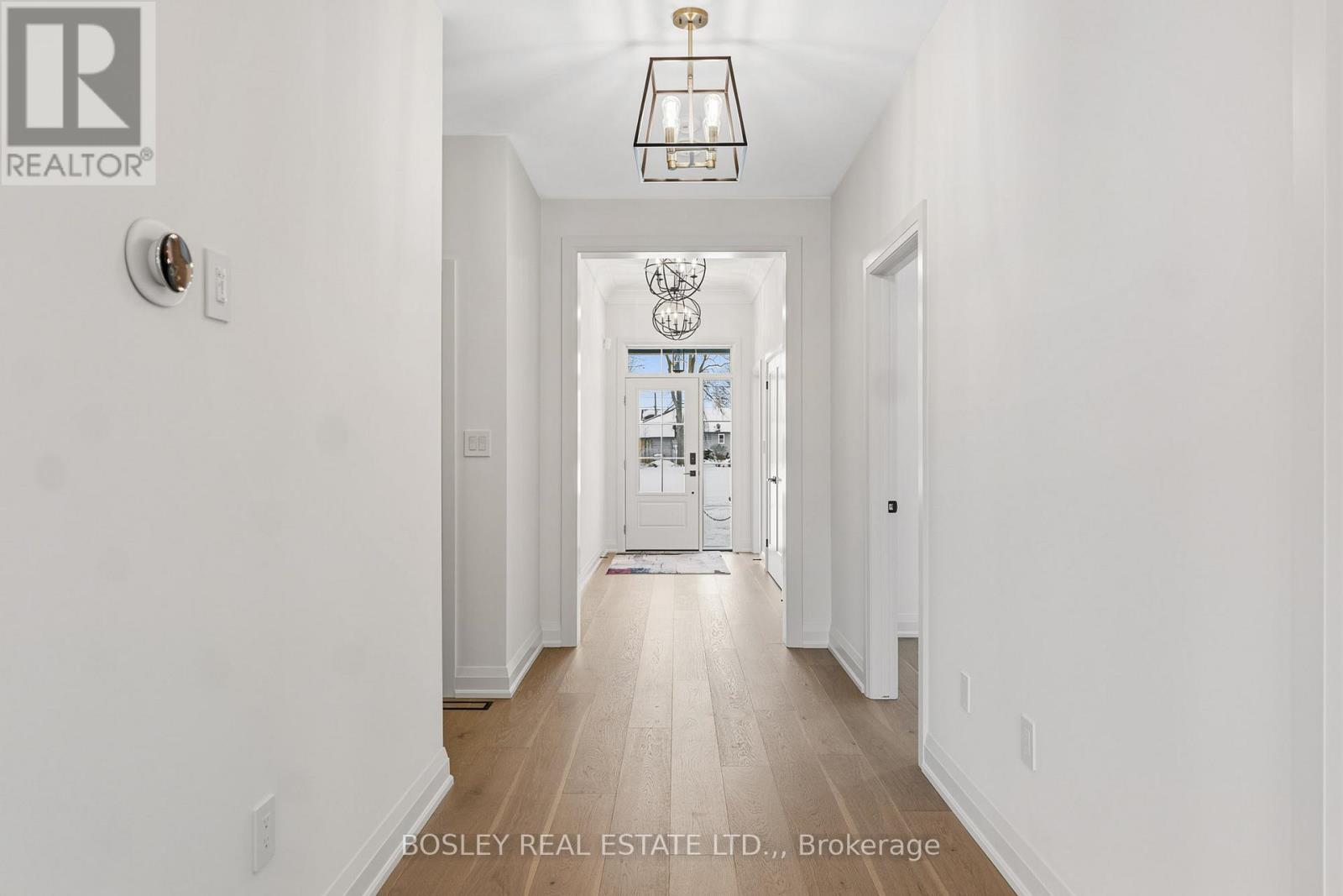 60 Pleasant Avenue N, Fort Erie, Ontario  L0S 1N0 - Photo 2 - X12507168